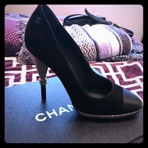 Black Chanel pumps